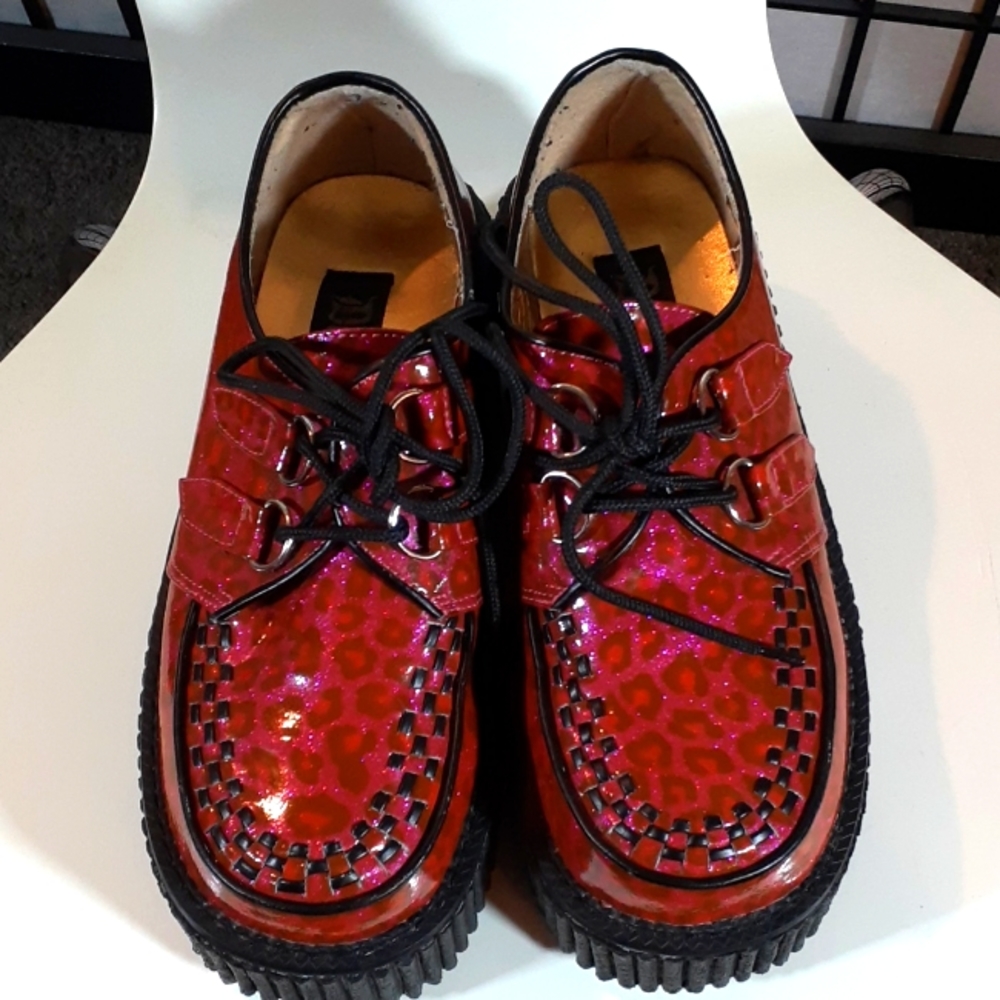 Glitter pink leopard creepers
